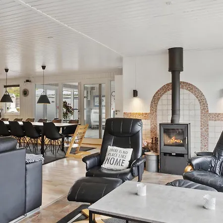 Дом отдыха Lovely In Glesborg With Indoor Swimming Pool Bonnerup