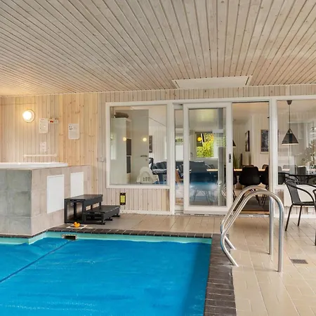 Дом отдыха Lovely In Glesborg With Indoor Swimming Pool