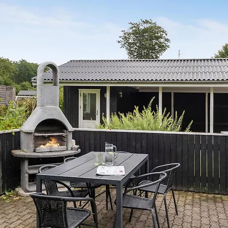 Nice Home In Glesborg With Sauna