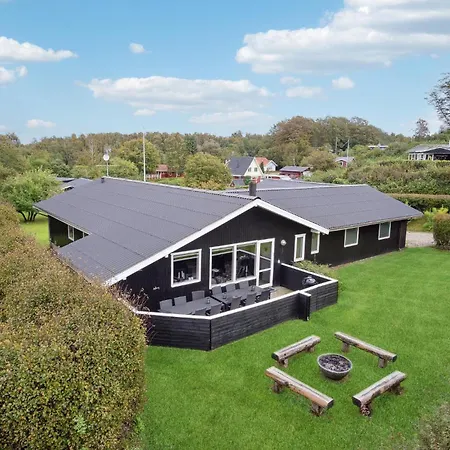 Cozy In Glesborg With Sauna